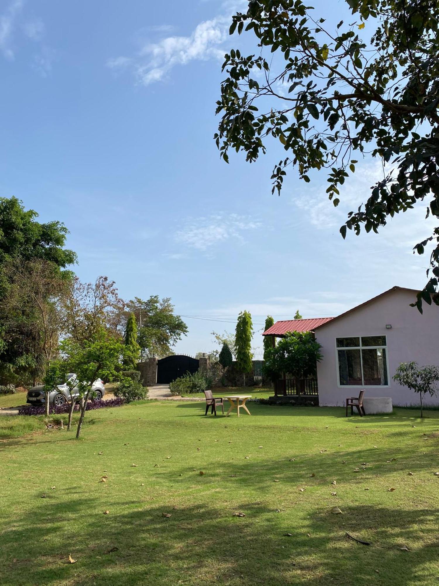 Orchard At Sarai Villa Гургаон Екстериор снимка